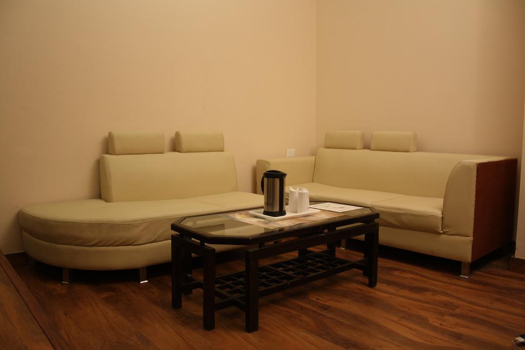 Hotel Apra Inn New Delhi Phòng bức ảnh