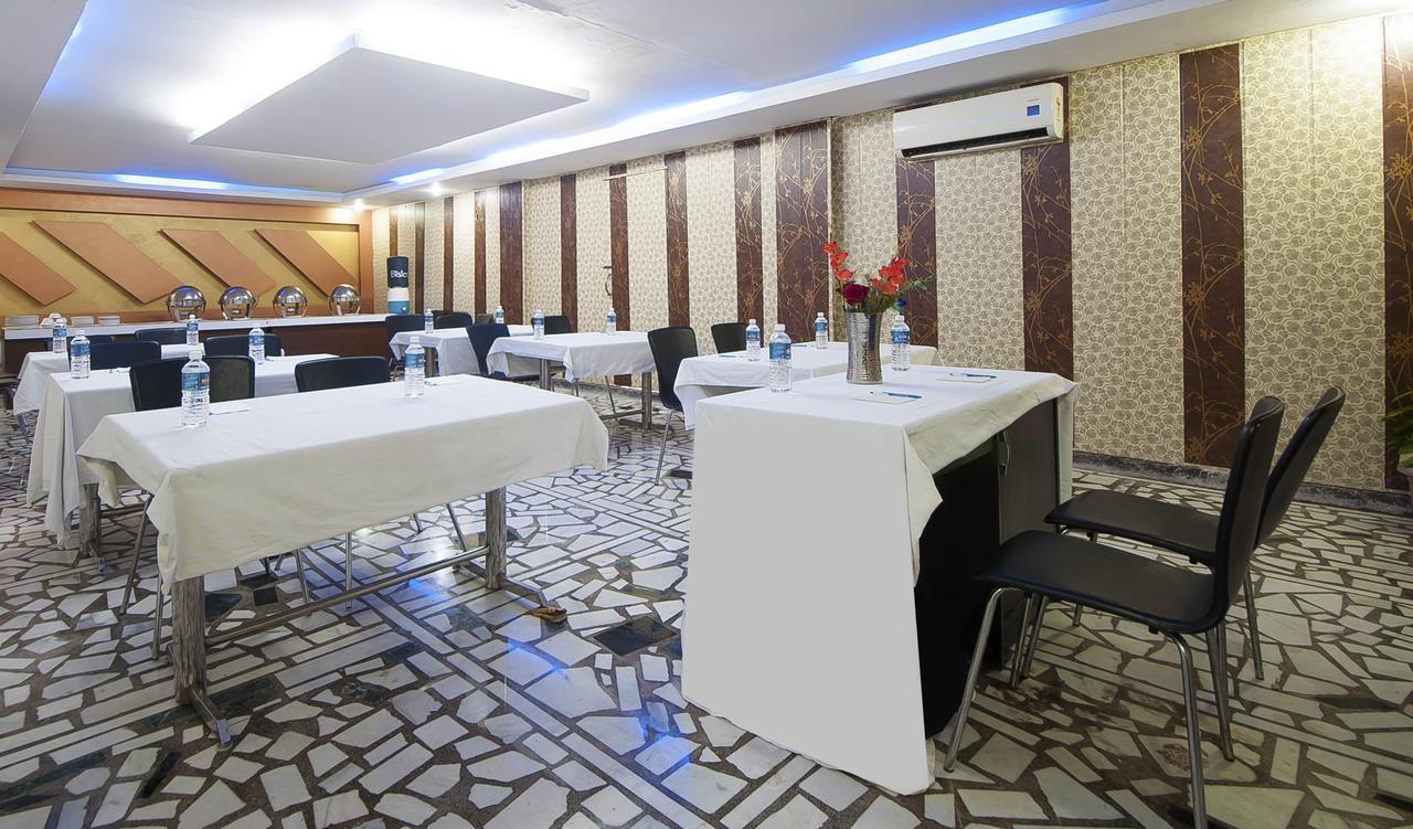 Hotel Apra Inn New Delhi Ngoại thất bức ảnh