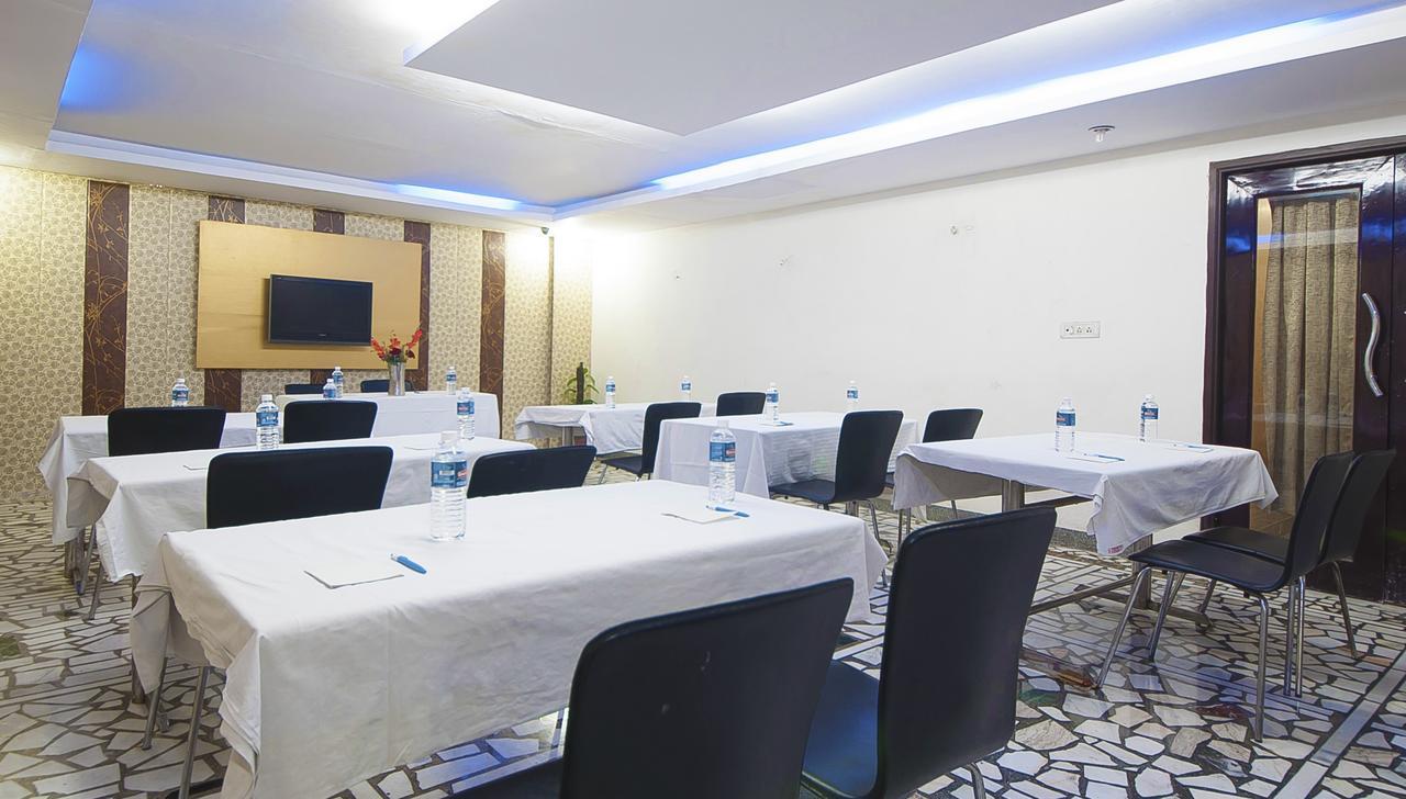 Hotel Apra Inn New Delhi Ngoại thất bức ảnh