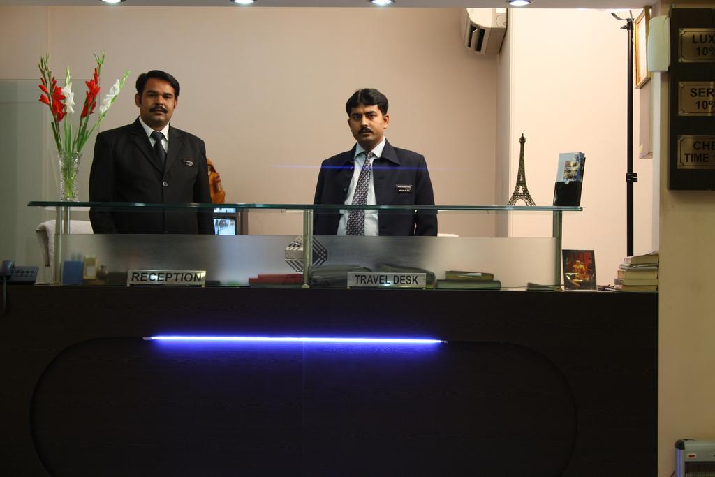 Hotel Apra Inn New Delhi Ngoại thất bức ảnh
