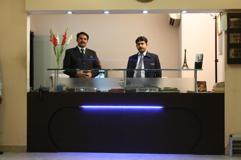Hotel Apra Inn New Delhi Ngoại thất bức ảnh