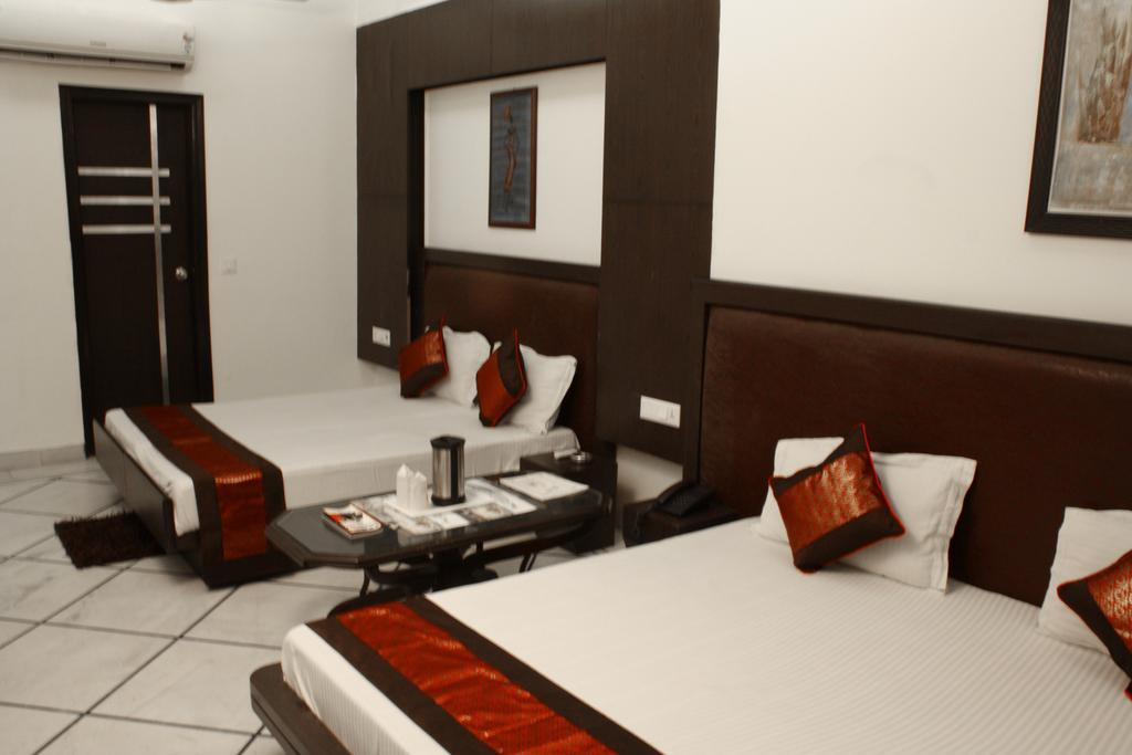 Hotel Apra Inn New Delhi Ngoại thất bức ảnh